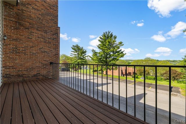 57 Chestnut Hills, New Hartford, NY 13413
