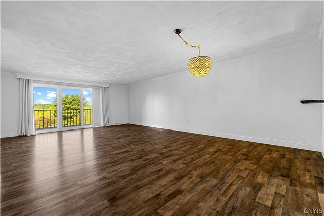 57 Chestnut Hills, New Hartford, NY 13413