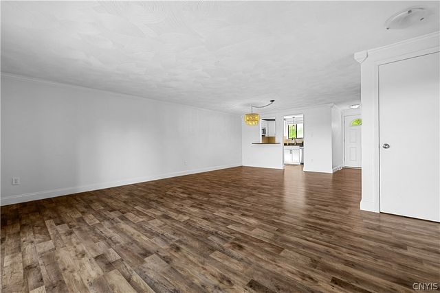 57 Chestnut Hills, New Hartford, NY 13413