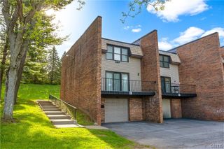 57 Chestnut Hills, New Hartford, NY 13413