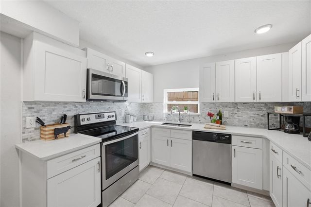 2350 VALLEY DRIVE, Apopka, FL 32703