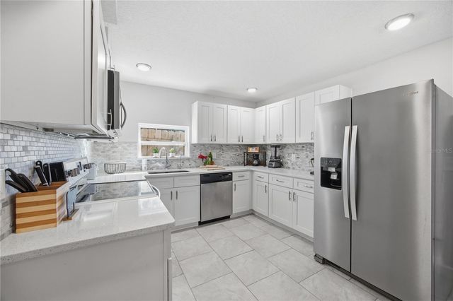 2350 VALLEY DRIVE, Apopka, FL 32703