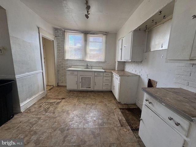 6561 N 18TH ST, Philadelphia, PA 19126