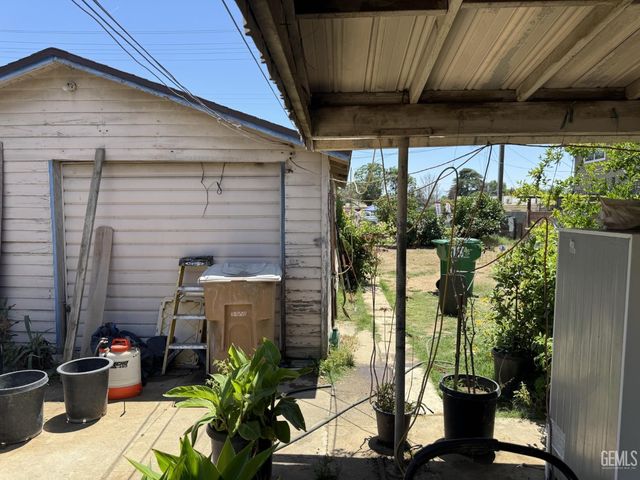 715 Knotts Street, Bakersfield, CA 93305