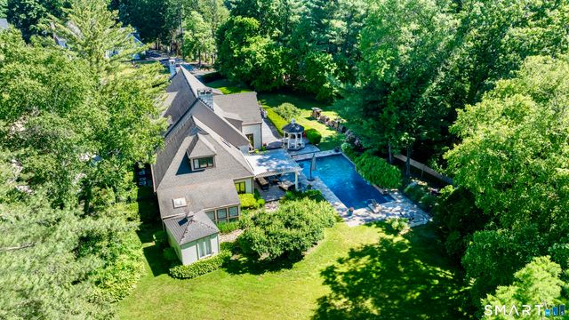 33 Mountain Farms Road, West Hartford, CT 06117
