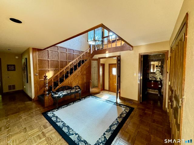33 Mountain Farms Road, West Hartford, CT 06117