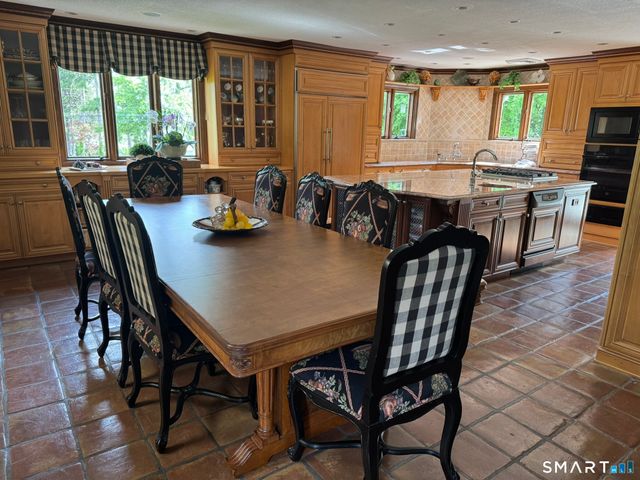 33 Mountain Farms Road, West Hartford, CT 06117