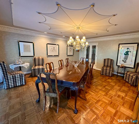 33 Mountain Farms Road, West Hartford, CT 06117