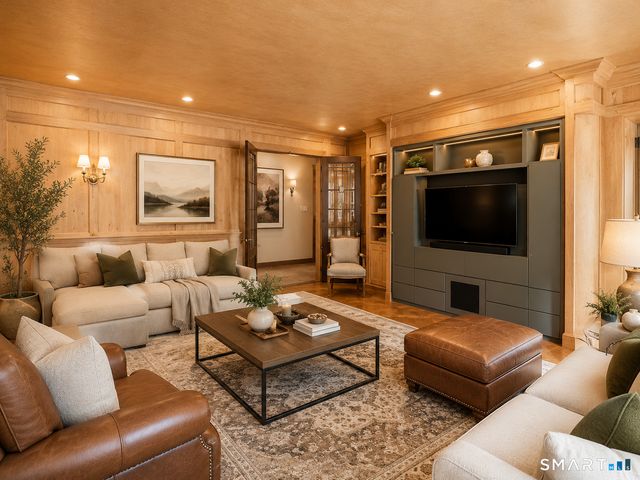 33 Mountain Farms Road, West Hartford, CT 06117