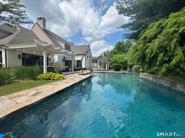 33 Mountain Farms Road, West Hartford, CT 06117