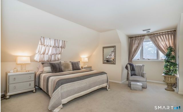 33 Mountain Farms Road, West Hartford, CT 06117