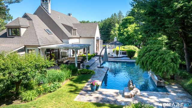 33 Mountain Farms Road, West Hartford, CT 06117