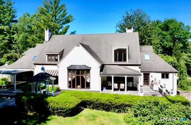33 Mountain Farms Road, West Hartford, CT 06117
