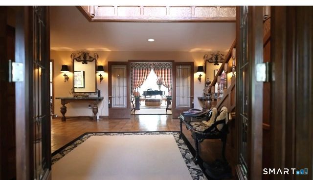 33 Mountain Farms Road, West Hartford, CT 06117