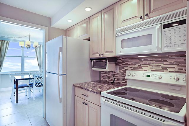 2121 N Ocean Boulevard 1707e, Boca Raton, FL 33431
