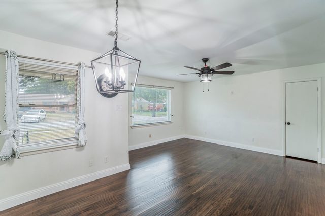 924 E Fuller Avenue, Fort Worth, TX 76115