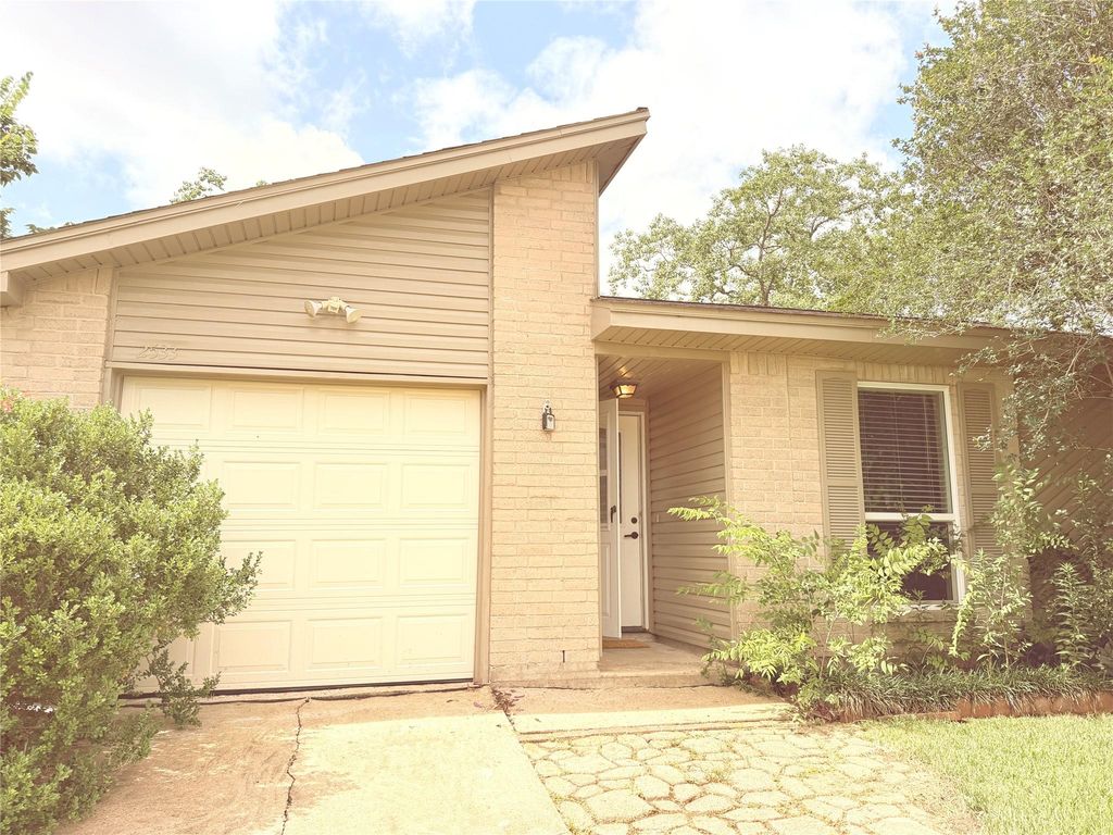 2533 Knoxville Drive, League City, TX 77573
