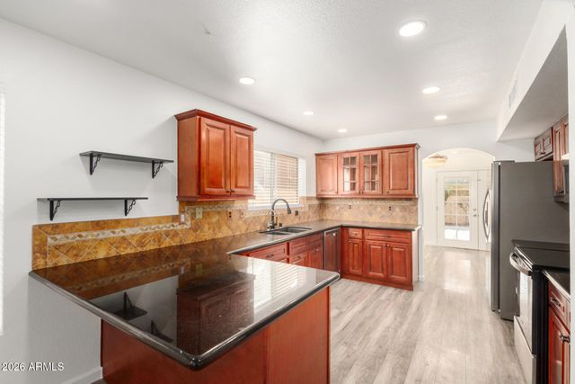 7619 W CINNABAR Avenue, Peoria, AZ 85345