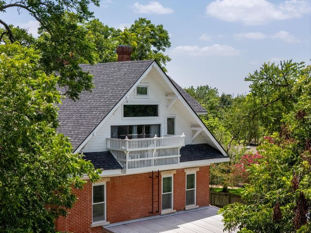 1220 W Lake DR, Taylor, TX 76574