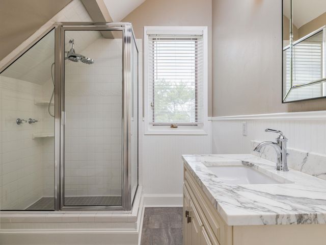 1220 W Lake DR, Taylor, TX 76574