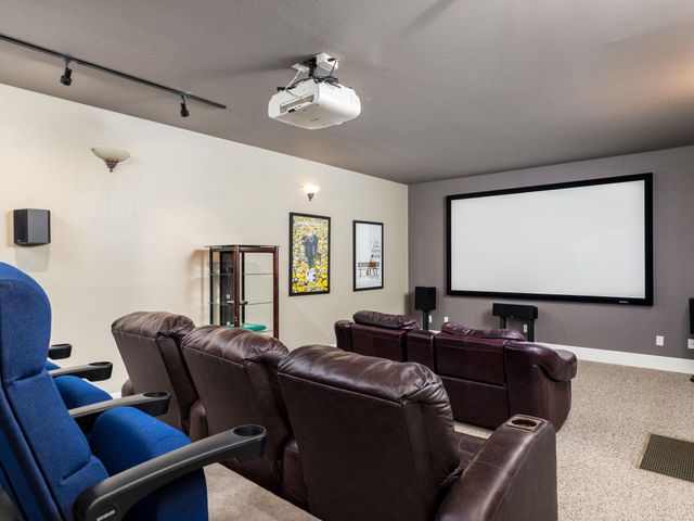 1220 W Lake DR, Taylor, TX 76574