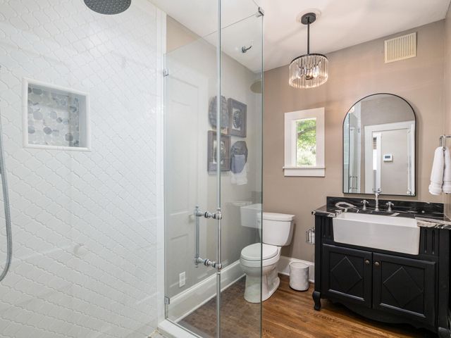 1220 W Lake DR, Taylor, TX 76574