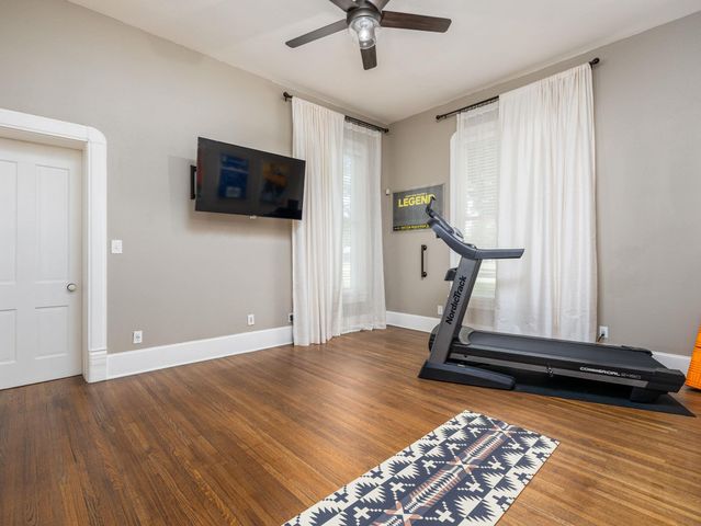 1220 W Lake DR, Taylor, TX 76574