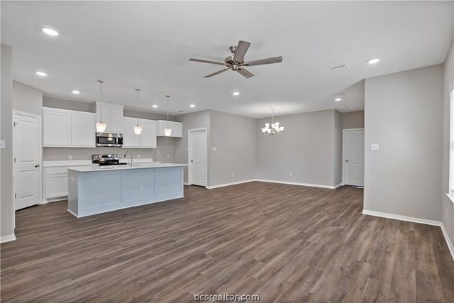 2521 Shady Route Lane, Bryan, TX 77808