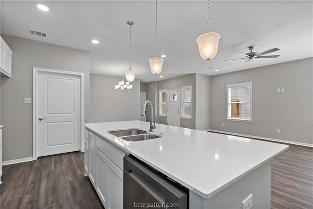 2521 Shady Route Lane, Bryan, TX 77808