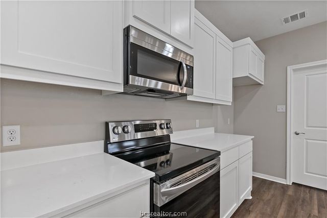 2521 Shady Route Lane, Bryan, TX 77808