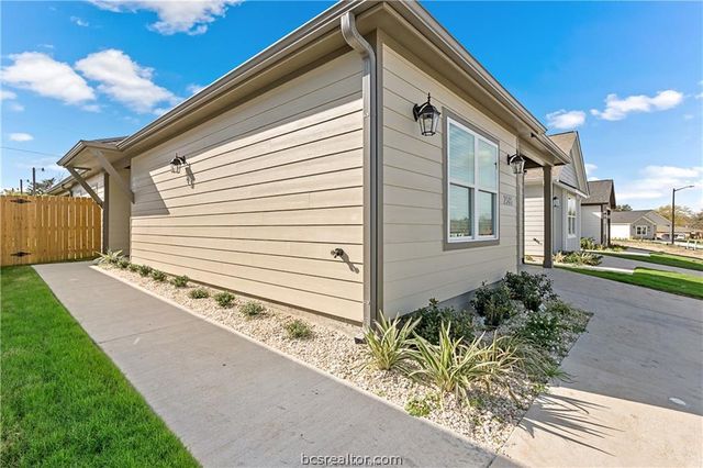 2521 Shady Route Lane, Bryan, TX 77808