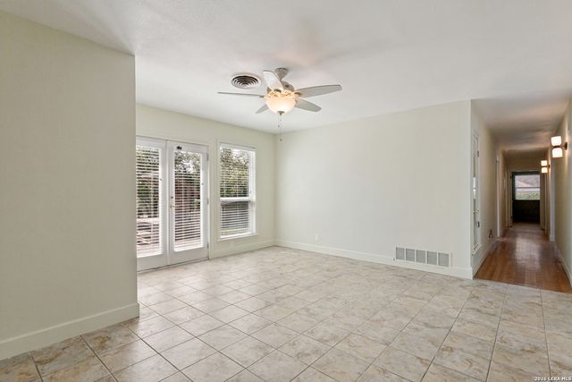 414 E HATHAWAY DR, San Antonio, TX 78209