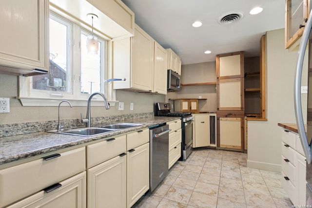 414 E HATHAWAY DR, San Antonio, TX 78209