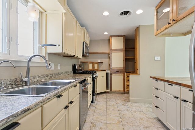 414 E HATHAWAY DR, San Antonio, TX 78209