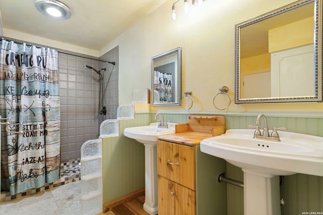 414 E HATHAWAY DR, San Antonio, TX 78209