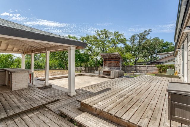 414 E HATHAWAY DR, San Antonio, TX 78209