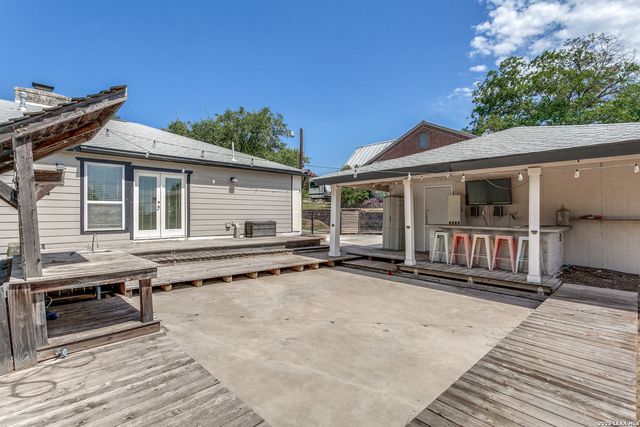 414 E HATHAWAY DR, San Antonio, TX 78209