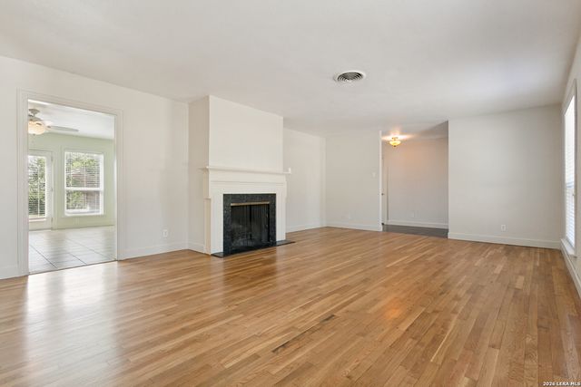 414 E HATHAWAY DR, San Antonio, TX 78209