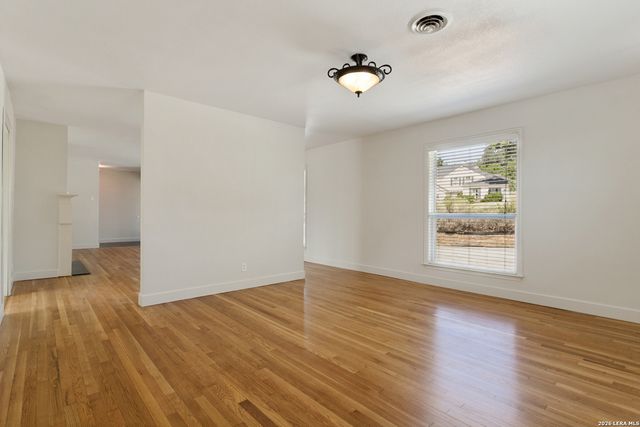 414 E HATHAWAY DR, San Antonio, TX 78209