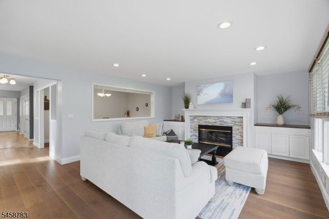 7 Aspen Dr, Hillsborough Twp., NJ 08844