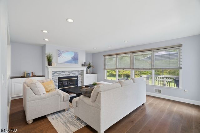 7 Aspen Dr, Hillsborough Twp., NJ 08844