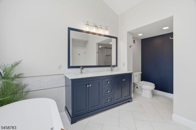 7 Aspen Dr, Hillsborough Twp., NJ 08844
