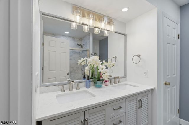7 Aspen Dr, Hillsborough Twp., NJ 08844