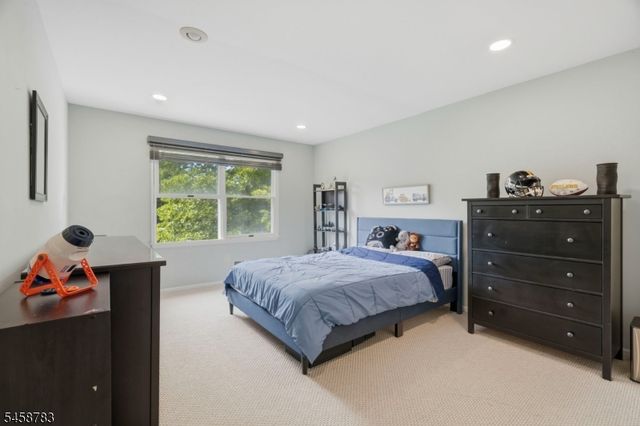 7 Aspen Dr, Hillsborough Twp., NJ 08844