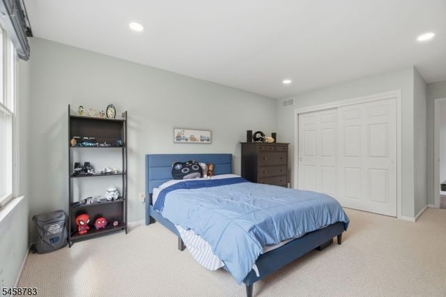 7 Aspen Dr, Hillsborough Twp., NJ 08844