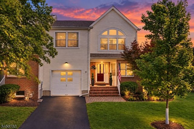 7 Aspen Dr, Hillsborough Twp., NJ 08844