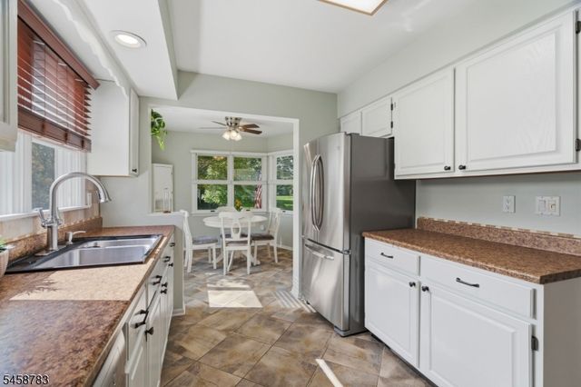 7 Aspen Dr, Hillsborough Twp., NJ 08844