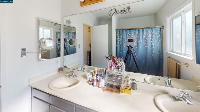 837 Oakwood Way, Oakley, CA 94561