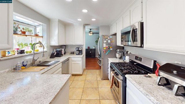 837 Oakwood Way, Oakley, CA 94561