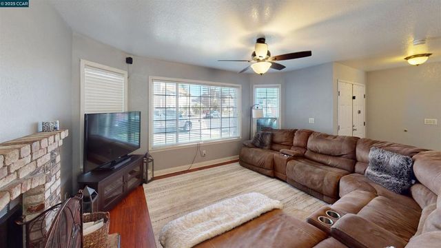 837 Oakwood Way, Oakley, CA 94561